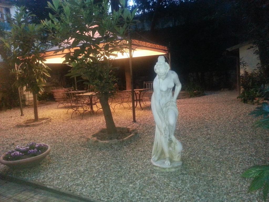 Ferienwohnung Little Garden Donatello Florenz Exterior foto